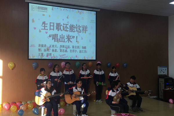 孩子们为老师送祝福.jpg
